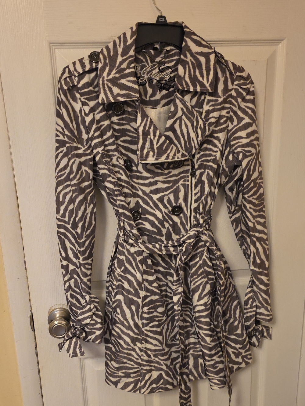 Guess Vintage Zebra-Print Trench Coat in Gray and White Size Medium